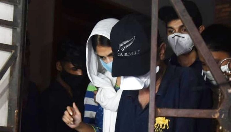 সুশান্তের অ্যাকাউন্ট থেকে কোটি কোটি টাকা সরানোর অভিযোগের পরই ইডির তরফ থেকে আর্থিক তছরূপের মামলা দায়ের করা হয়েছে। 