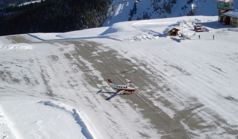worlds most dangerous airports will leave you shocked kph