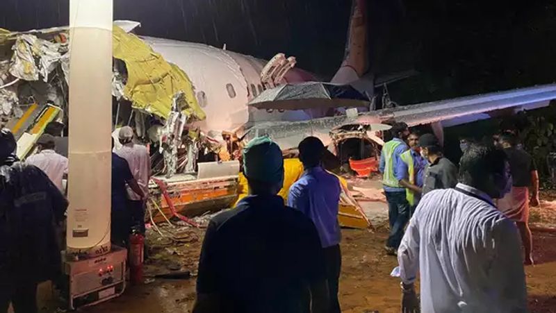 kerala plan crash pilot not landed plane on first Attempt in second Attempt it got crashed know the reason KPY