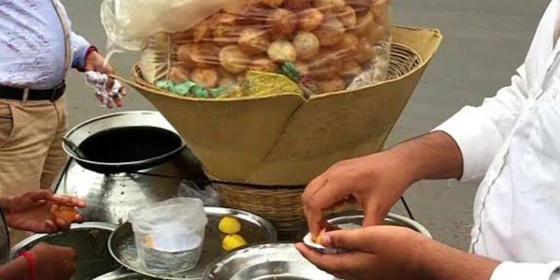 17 Year old girl elopes with panipuri seller in UP