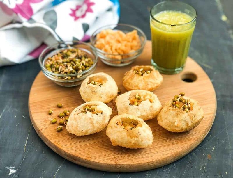 17 Year old girl elopes with panipuri seller in UP