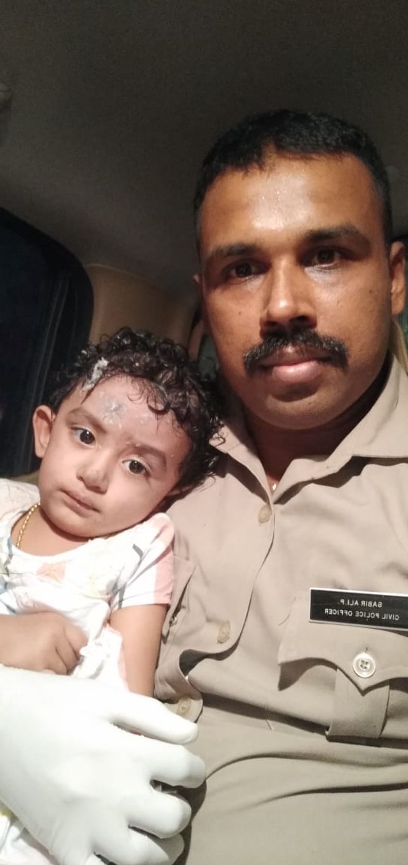 10 குழந்தைகள் இருந்தன சிலருக்கு காயம் ஏற்பட்டது பலர் உயிர் தப்பினார்கள் 