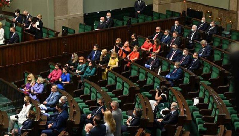 Polish MPs turn up in coordinated outfits to form rainbow