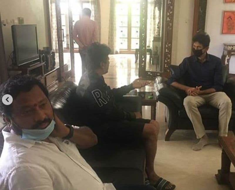 Kannada actor shivarajkumar meet ex cricketer venkatesh prasad