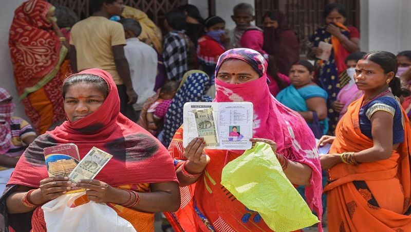 PMJDY account holder get these benefits of pm jan dhan yojana, no charge for opening bank account MJA