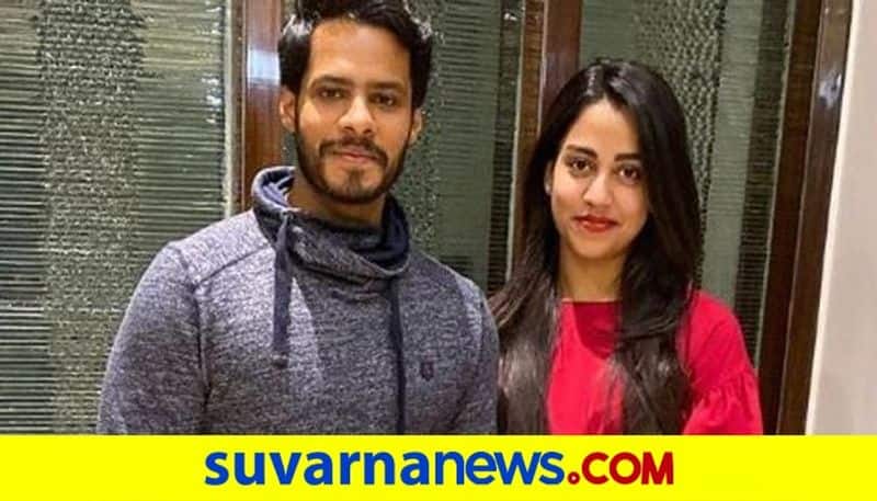 Kannada nikhil kumaraswamy fans wishes to see picture with wife reavthi vcs