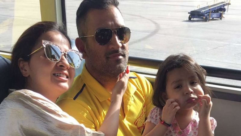 MS Dhoni Becomes Dad Again?' Speculate Confused Netizens After Wife Sakshi Shared Photos of Daughter Ziva Holding a Newborn Baby