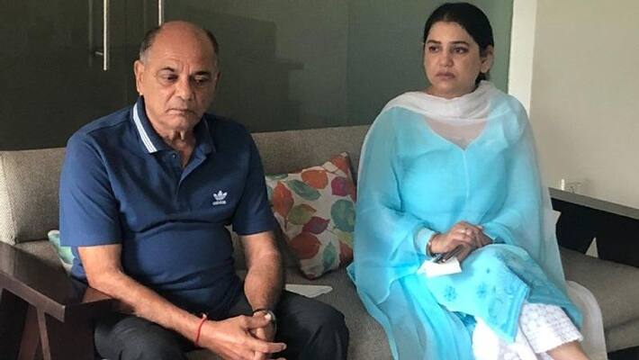 Rhea Chakraborty Wrong In Trying To Transfer Case: Sushants Father Rhea Chakraborty Wrong In Trying To Transfer Case: Sushants Father