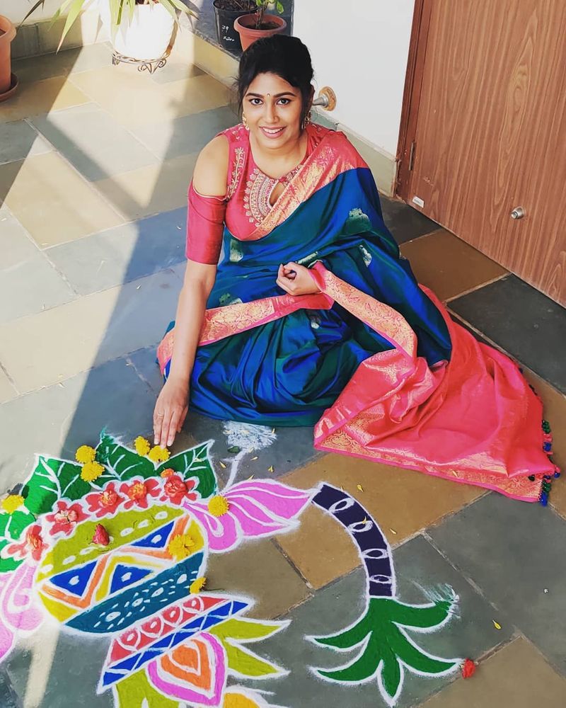 புடவையிலும் அம்சமாக இருக்கும் மனிஷா யாதவ் 