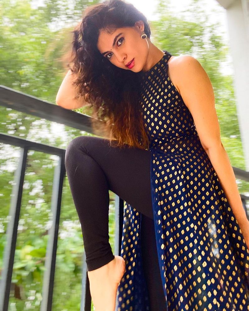 Bigboss fame Sherin Hot Novel Showing Photo Shoot going viral