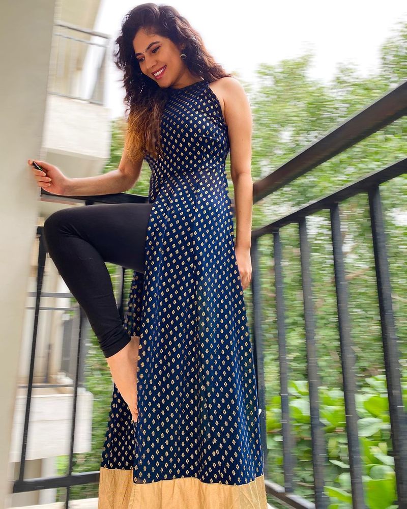 Bigboss fame Sherin Hot Novel Showing Photo Shoot going viral
