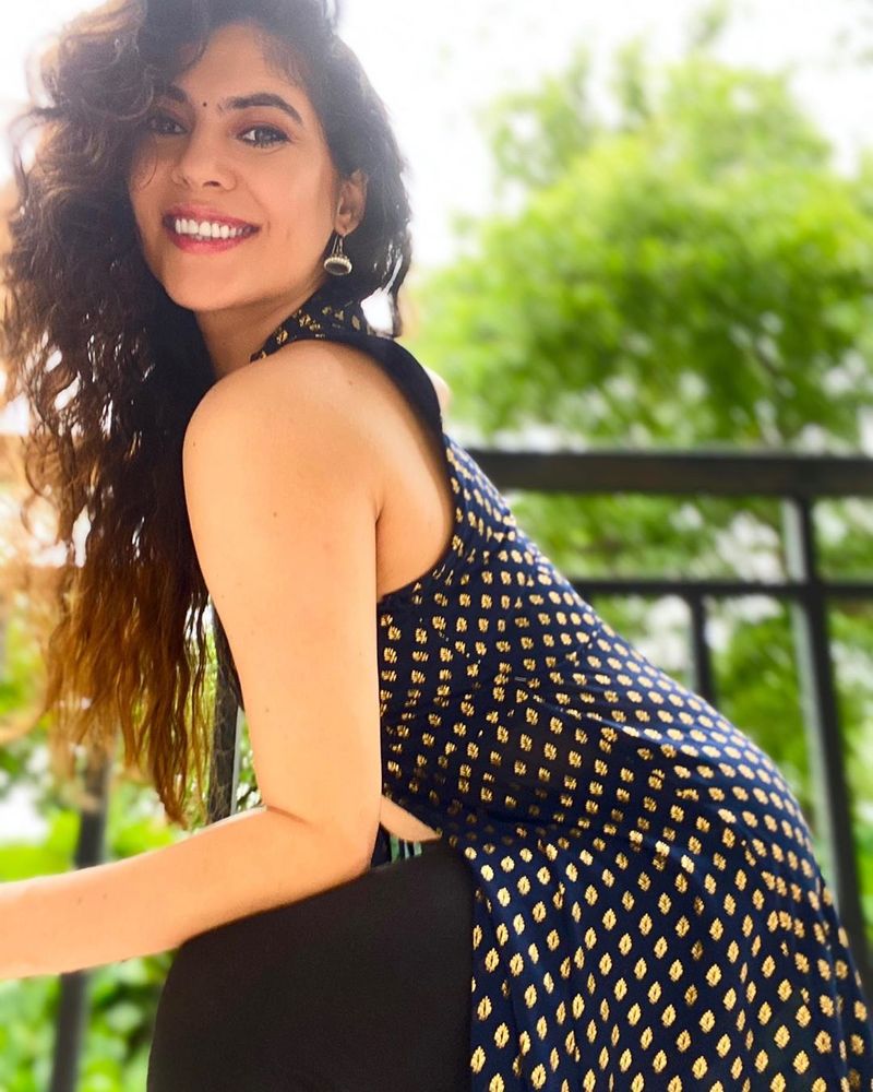 Bigboss fame Sherin Hot Novel Showing Photo Shoot going viral