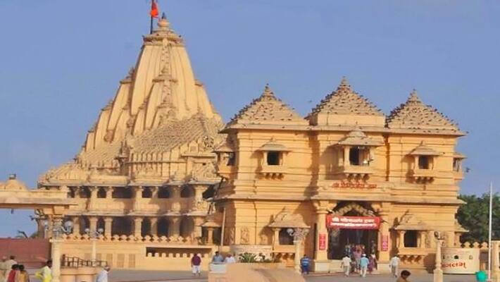 Lightning fell on Dwarkadhish temple, temple completely safe, devotees said - Shri Krishna saved us DHA Lightning fell on Dwarkadhish temple, temple completely safe, devotees said - Shri Krishna saved us DHA