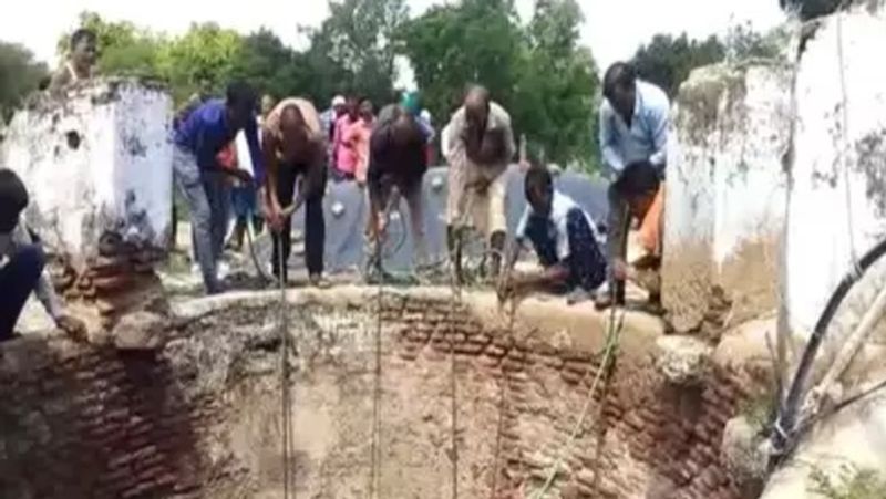 madhya pradesh financially strapped father jumps into a well with his 3 daughters in bhind kpr