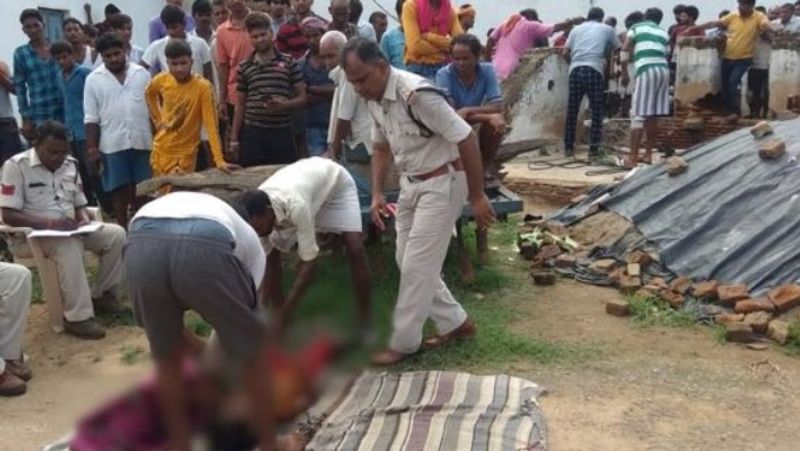 madhya pradesh financially strapped father jumps into a well with his 3 daughters in bhind kpr
