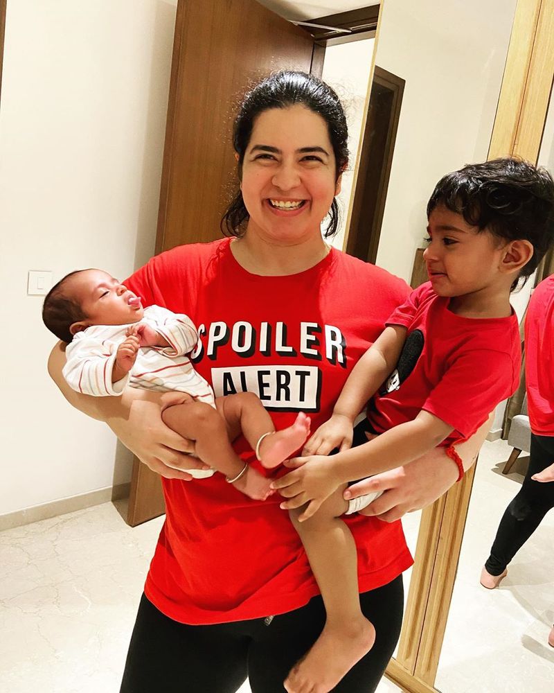actress radhika daughter rayane with two kids