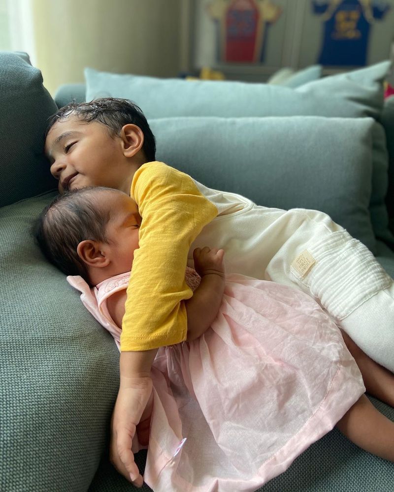actress radhika daughter rayane with two kids