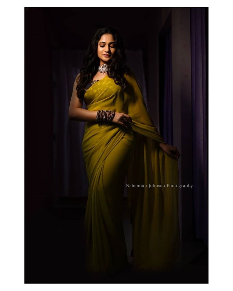 biggboss losliya latest saree wear photo shoot