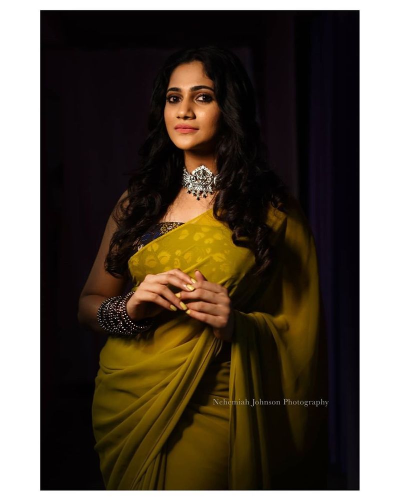 biggboss losliya latest saree wear photo shoot