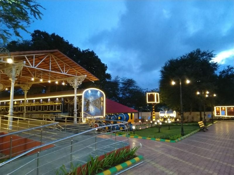 The museum is located next to the second entry of Hubballi Railway Station on Gadag Road opposite to Central Railway Hospital
