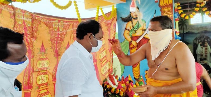 telangana minister koppula eshwar attend his gunmen marriage