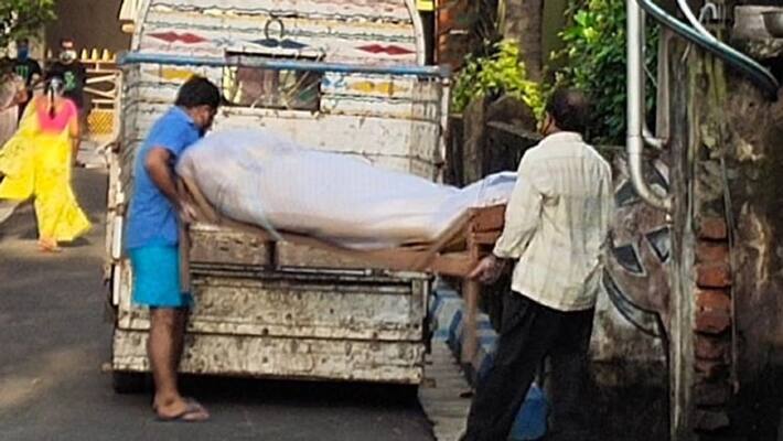Nobody comes for help non covid body waited long hours for cremation in Kolkata BTD Nobody comes for help non covid body waited long hours for cremation in Kolkata BTD