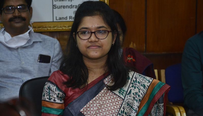 upsc interview question 2020 ias simi karan bilai why cows roam in iit mumbai she gave funny answer kpt
