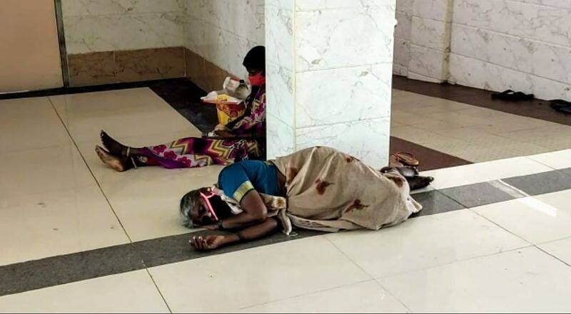 Is such a tragedy at Krishnagiri General Hospital? Patients lying on the floor, veranda