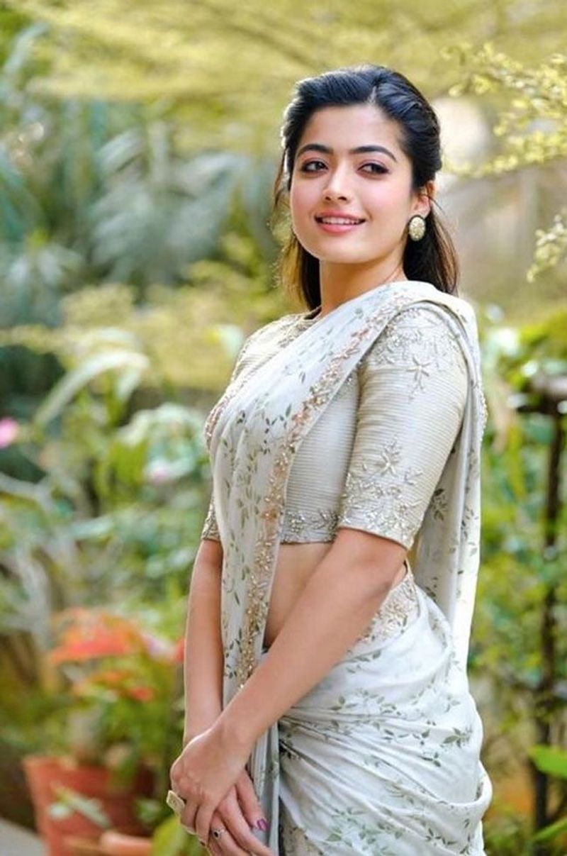 Kannada actress share selfie with mother and sister with funny caption