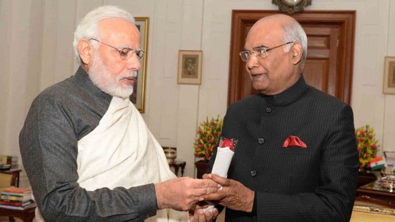 ರಾಷ್ಟ್ರಪತಿ ಭಾರತದ ಮೊದಲ ಪ್ರಜೆ. ಇದೀಗ ರಾಮನಾಥ್ ಕೋವಿಂದ್ ಸ್ವತ 5 ಲಕ್ಷ ರೂಪಾಯಿ ದೇಣಿಗೆ ನೀಡೋ ಮೂಲಕ ದೇಣಿಕೆ ಸಂಗ್ರಹ ಪ್ರಕ್ರಿಯೆಗೆ ಮತ್ತಷ್ಟು ಚಾಲನೆ ನೀಡಿದ್ದಾರೆ ಎಂದರು.