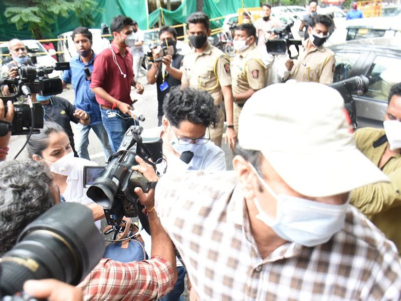 Siddharth Pithani reached at ED office Mumbai ADB