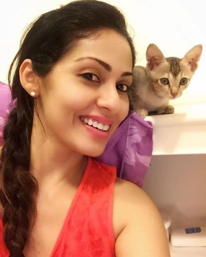 actor sadaa luxury life and her kids photo gallery