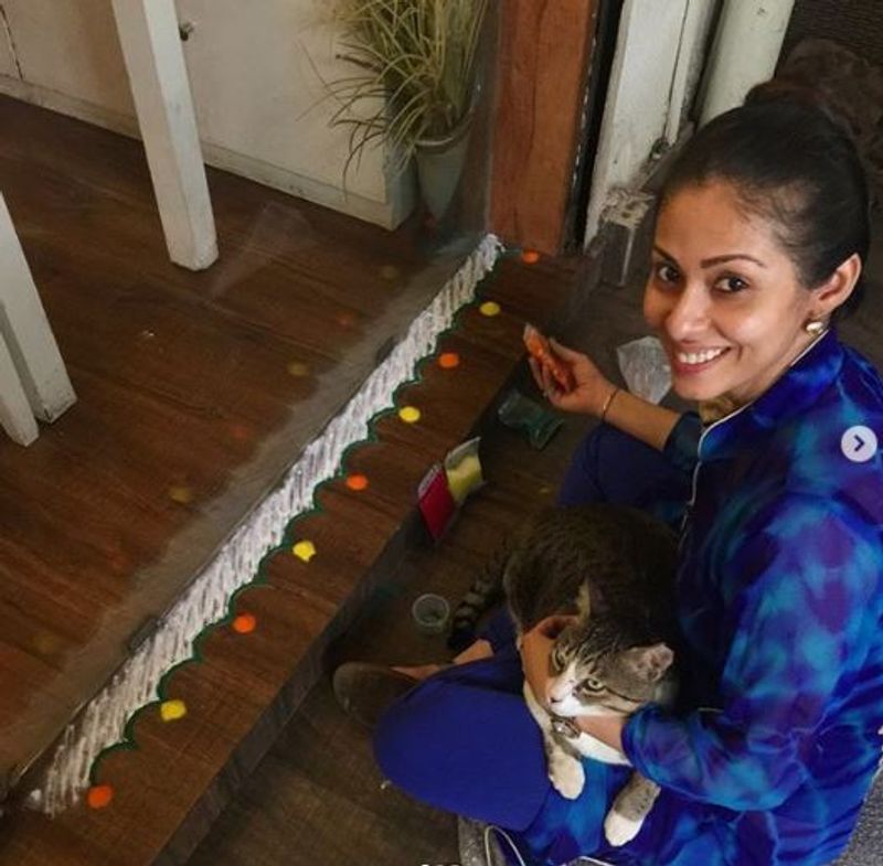 actor sadaa luxury life and her kids photo gallery