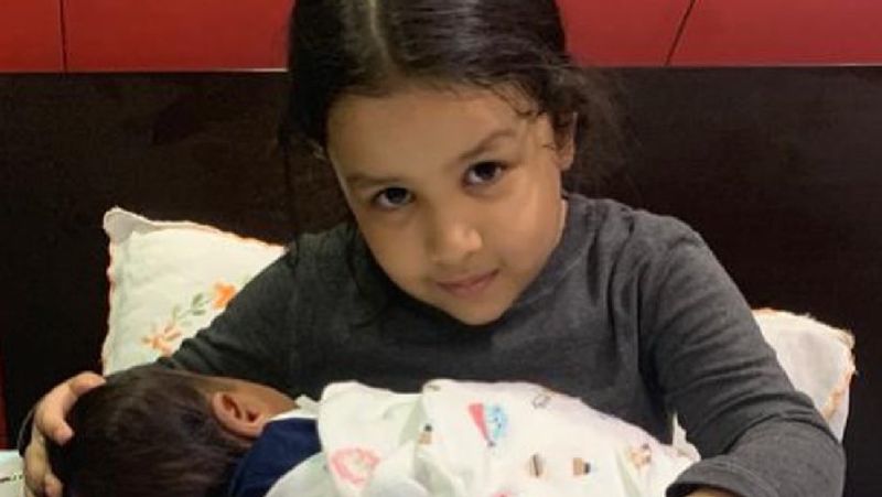 MS Dhoni Becomes Dad Again?' Speculate Confused Netizens After Wife Sakshi Shared Photos of Daughter Ziva Holding a Newborn Baby