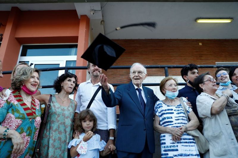 giuseppe paterno 96 year old makes history become oldest person of taking graduation degree kpt