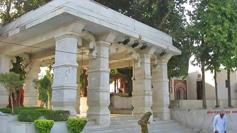 These are the 6 places, where even today there are signs and temples related to Lord Krishna KPI