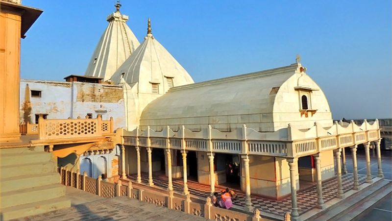 These are the 6 places, where even today there are signs and temples related to Lord Krishna KPI