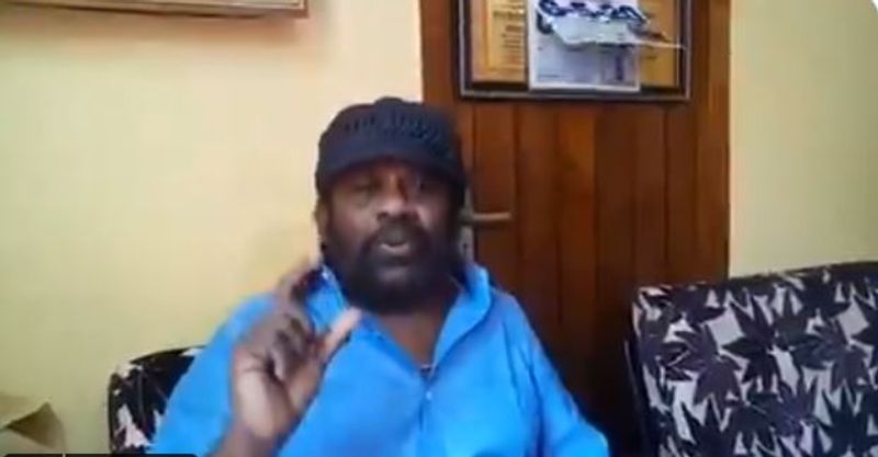தற்போது இவர் கொரோனா தொற்றால் பாதிக்கப்பட்டு, கடந்த ஒரு வாரமாக காட்டாங்குளத்தூரில் உள்ள எஸ்.ஆர் எம் மருத்துவமனையில் தீவிர சிகிச்சை பெற்று வருவதாக தகவல் வெளியாகியுள்ளது. இதை தொடர்ந்து, ரசிகர்கள், பாஜகவினர், மற்றும் திரையுலகை சேர்ந்த பலர் இவர் விரைவில் குணமடைய வேண்டும் என தங்களது வாழ்த்துக்களை தெரிவித்து வருகிறார்கள்.