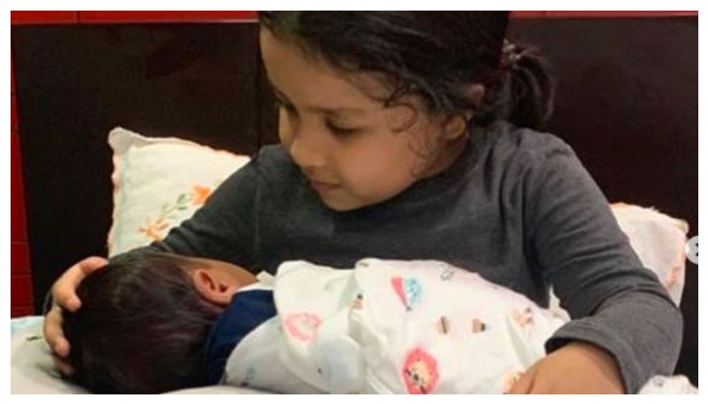 MS Dhoni Becomes Dad Again?' Speculate Confused Netizens After Wife Sakshi Shared Photos of Daughter Ziva Holding a Newborn Baby