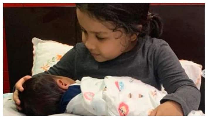 MS Dhoni's daughter Jeeva's picture with a newborn baby, Sakshi's post create speculation on social media spb MS Dhoni's daughter Jeeva's picture with a newborn baby, Sakshi's post create speculation on social media spb