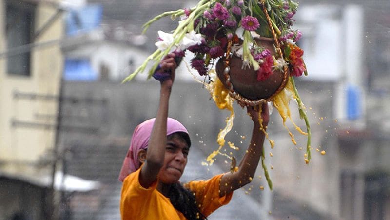Krishna Janmashtami 2020: Coronavirus and Dahi Handi, a hindu tradition broken by infection kpa