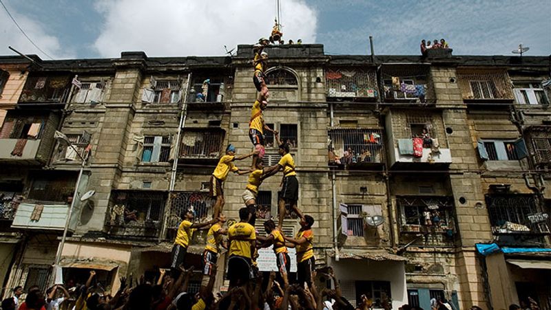 Krishna Janmashtami 2020: Coronavirus and Dahi Handi, a hindu tradition broken by infection kpa