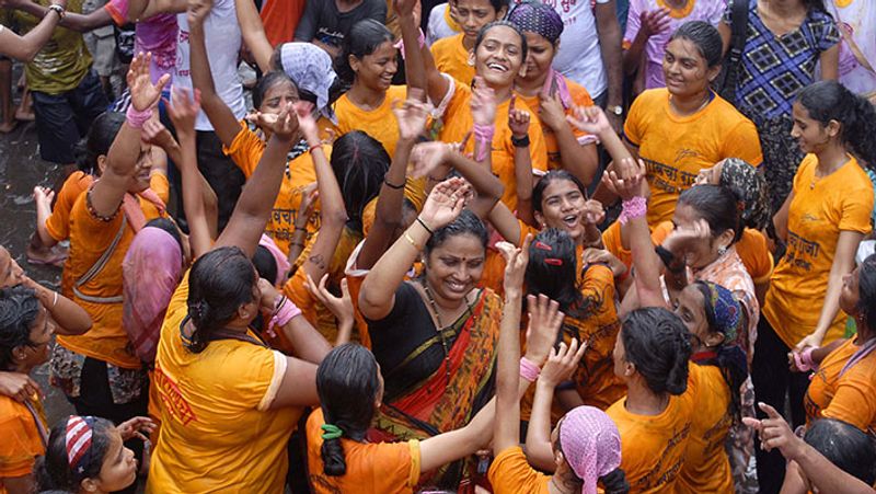 Krishna Janmashtami 2020: Coronavirus and Dahi Handi, a hindu tradition broken by infection kpa
