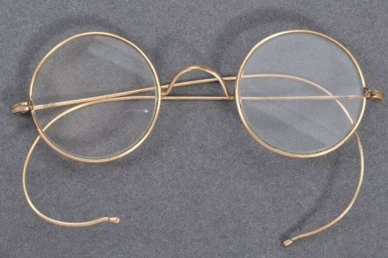 Gandhis glasses to be auctioned  in UK