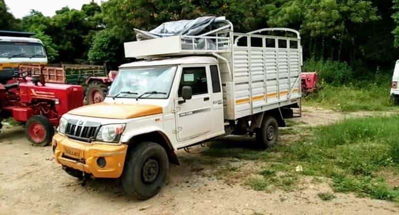 Gutka smuggled from Karnataka to Tamil Nadu,  Police seize van and take action