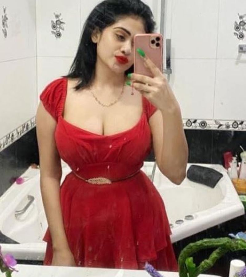 actress piumi hansamali kiss with ex husband share the photo