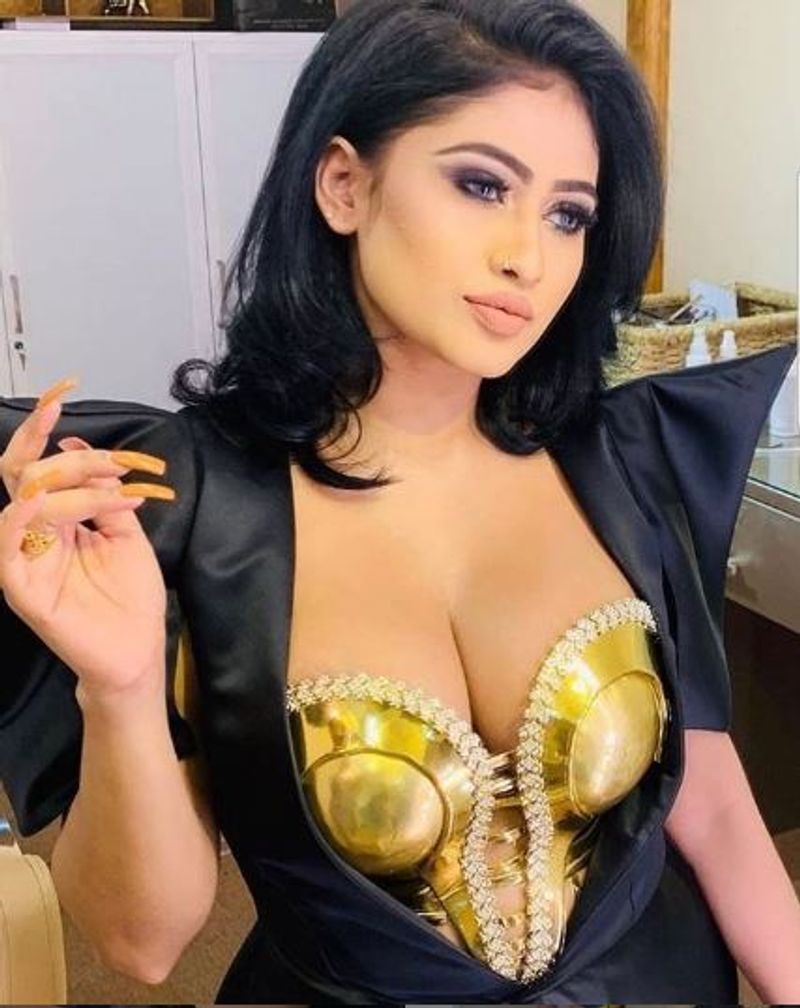actress piumi hansamali kiss with ex husband share the photo