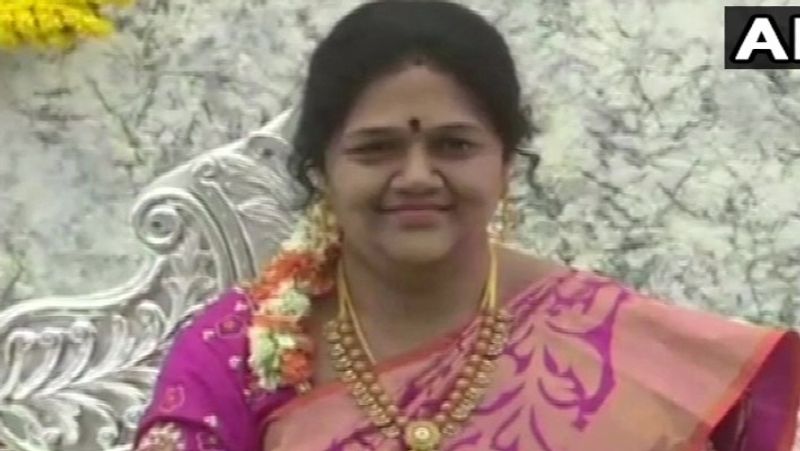 karnataka industrialist shrinivas gupta wife statue to celebrate new house warming kpr