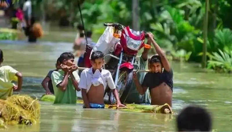 Bihar flood 2020: Boat has become ambulance due to floods in these 16 districts during Coronavirus, see 10 photos ASA