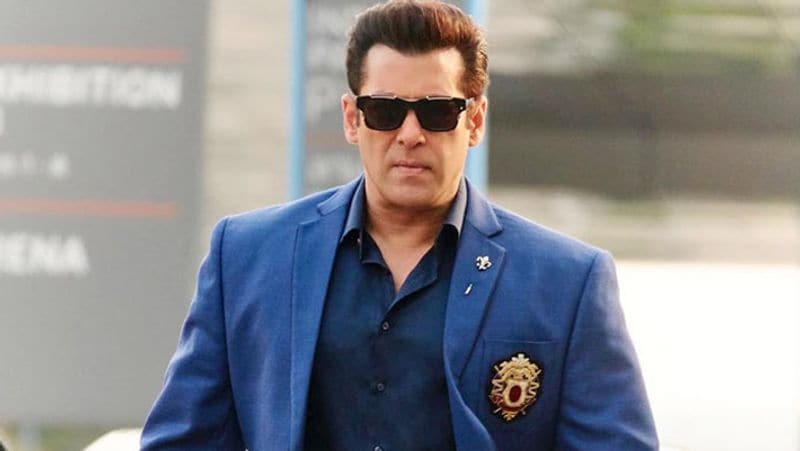 একাধিক অভিনেত্রীদের সঙ্গেই নাম জড়িয়েছে সলমন-এর। রিল নয়, বরং রিয়েল লাইফেও অনেকের সঙ্গেই ঘনিষ্ঠ ছিলেন সলমন। বি-টাউনের মোস্ট পপুলার চিরকুমার সলমনকে নিয়ে চর্চা সবসময়েই চলে আসছে। 